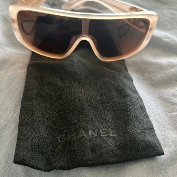 Chanel shield sunglasses - Picture 7 of 8